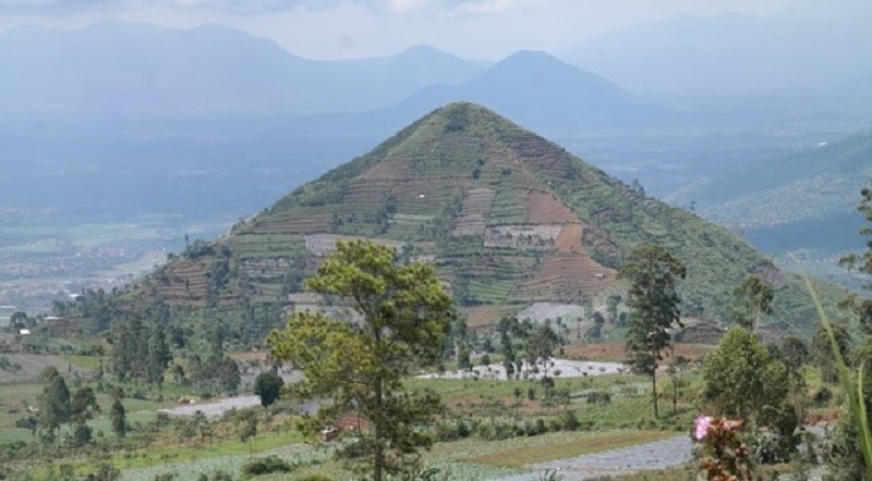 Civilt Perdute Gunung Padang la Piramide del 20 000 a C 